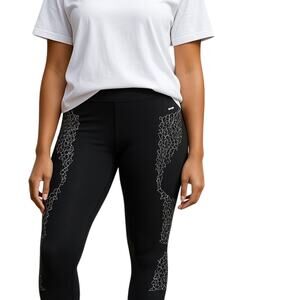 Reebok Black and White Cropped Capri Leggings Medium | Athletic Workout Tights